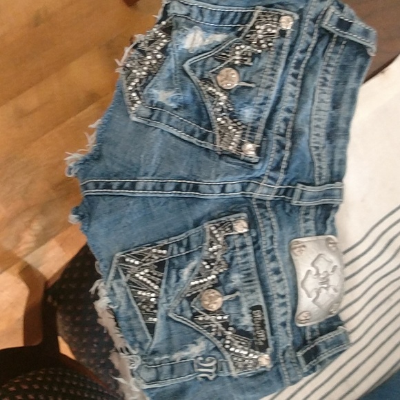 Shorts - Picture 2 of 3